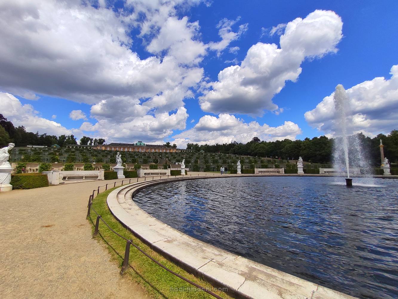20000101T010101--Schloss-Sanssouci-_-Sanssouci-Palace-and-park-_-Große-Fontäne__summer_sky