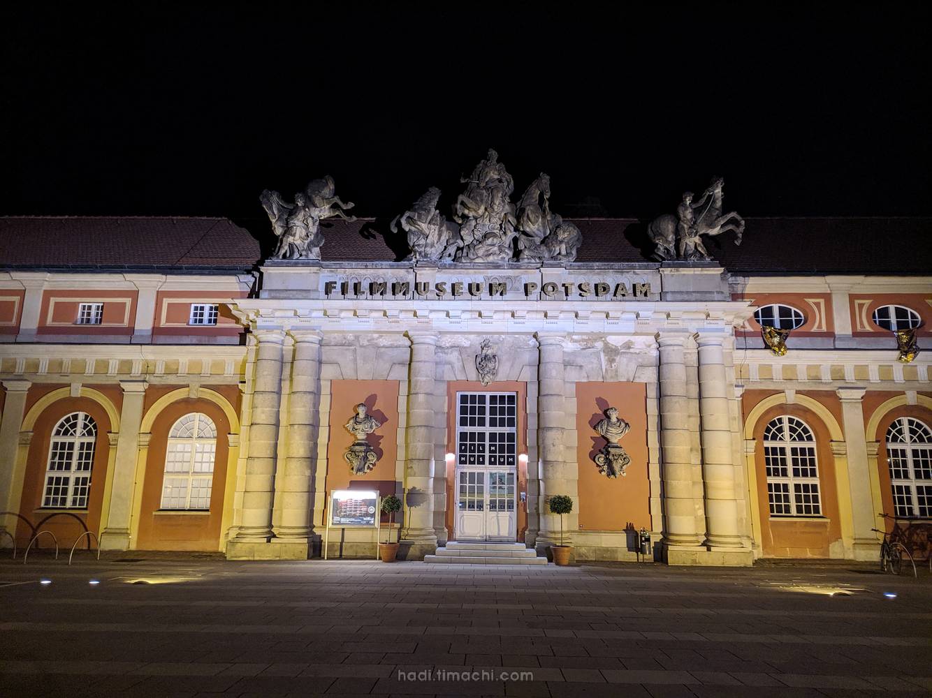 20190831T213850--Filmmuseum__night_museum_monument
