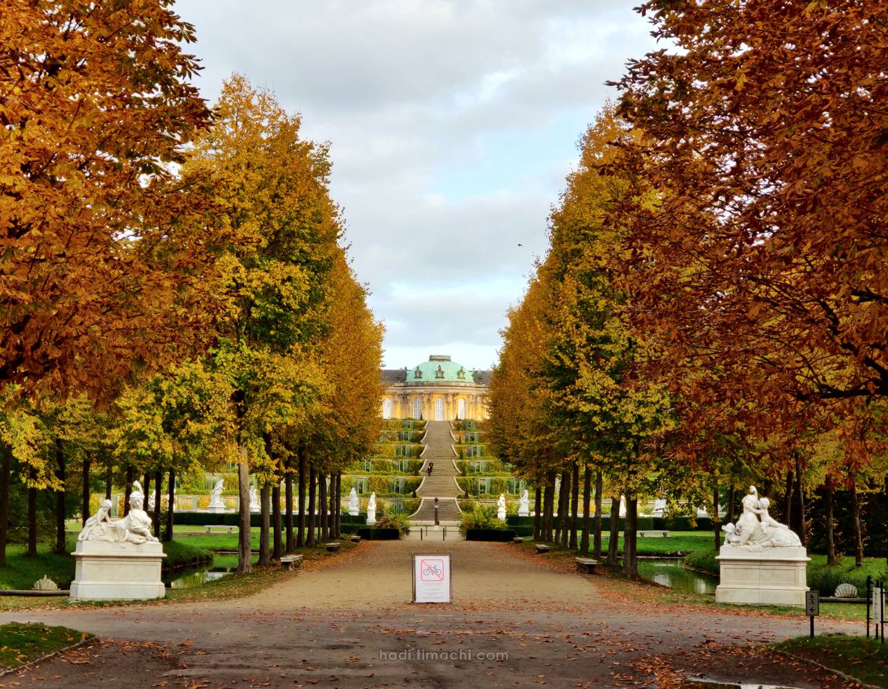 20201022T090426--Potsdam-in-autumn-_-Sanssouci-Park__monument_autumn_colorful_sky